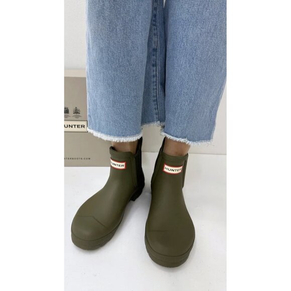 HUNTER Original Waterproof Chelsea Rain Boot (Women) in Olive Leaf Size US 9 - Picture 1 of 7
